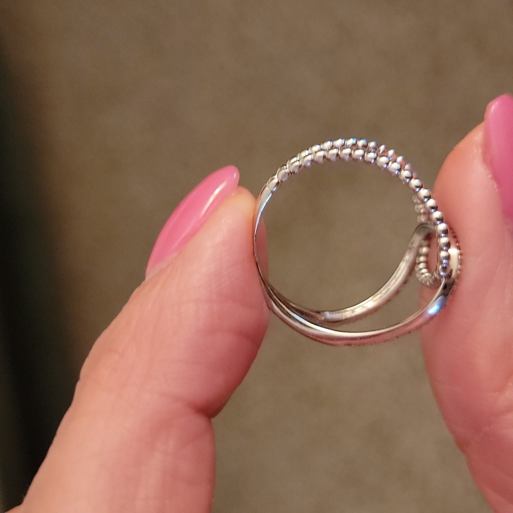 10 K WHITE GOLD W DIAMONDS RING. - Picture 5 of 6